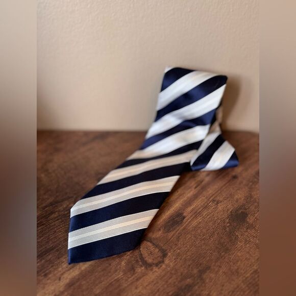 Donald J. Trump Other - Vintage Donald Trump‎ [President] Trump Blue/White 100% Silk Signature Tie